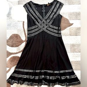 Tadashi Shoji Sleeveless Plunging V-neck A-line Dress w Silver Foil Detail